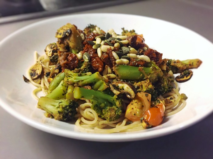spaghetti mit getrockneten tomaten und pinien3.jpg